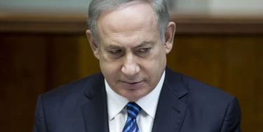 O primeiro-ministro israelense Benjamin Netanyahu preside o encontro semanal do gabinete em seu escritório, em Jerusalém, em 11 de dezembro de 2016.