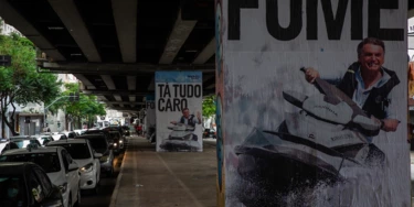 Cartazes colados por ativistas em São Paulo denunciam a fome que Bolsonaro se nega a admitir ter tomado conta do Brasil.
