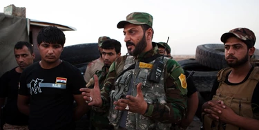 Vídeos mostram cenas inéditas de milícias lutando contra o ISIS na Síria e no Iraque Vídeos mostram cenas inéditas de milícias lutando contra o ISIS na Síria e no Iraque