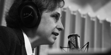 Jornalista Carmen Aristegui e seu filho denunciam uso de software de espionagem pelo governo do México