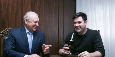 Filho do presidente do PSDB do Paraná tem carreira meteórica como "rei do lixo" Filho do presidente do PSDB do Paraná tem carreira meteórica como "rei do lixo"