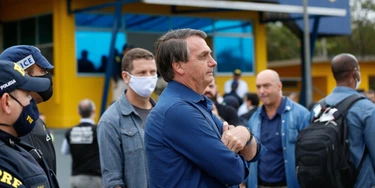 Diante da possibilidade de derrota, Bolsonaro usa a PRF para tentar manipular eleição Diante da possibilidade de derrota, Bolsonaro usa a PRF para tentar manipular eleição