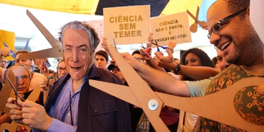 "Mais armas, menos pesquisas" — a profecia de Alexandre de Moraes está se cumprindo "Mais armas, menos pesquisas" — a profecia de Alexandre de Moraes está se cumprindo