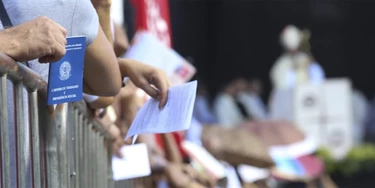 Fiéis acompanham missa no Dia do Trabalhador, em 1 de Maio, em Belo Horizonte. Fiéis acompanham missa no Dia do Trabalhador, em 1 de Maio, em Belo Horizonte.