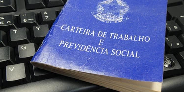 Carteira de Trabalho e Previdência Social. Foto: Marcos Santos/USP Imagens Carteira de Trabalho e Previdência Social. Foto: Marcos Santos/USP Imagens