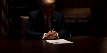 O presidente Donald Trump se reúne com o governador do Colorado, Jared Polis, e com o governador da Dakota do Norte, Doug Burgum, em 13 de maio, em Washington, D.C. O presidente Donald Trump se reúne com o governador do Colorado, Jared Polis, e com o governador da Dakota do Norte, Doug Burgum, em 13 de maio, em Washington, D.C.