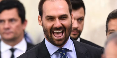 Eduardo Bolsonaro viajou para o Catar com a esposa durante a disputa da Copa do Mundo. Eduardo Bolsonaro viajou para o Catar com a esposa durante a disputa da Copa do Mundo.