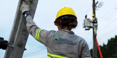 Em plena campanha por cortes, Eletrobras eleva em 29% gastos com remuneração da diretoria Em plena campanha por cortes, Eletrobras eleva em 29% gastos com remuneração da diretoria
