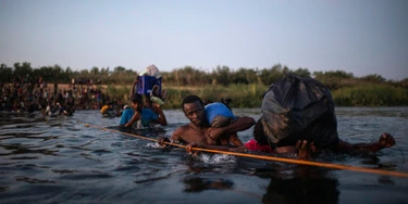 Biden supera Trump ao deportar milhares de haitianos em velocidade não vista há décadas Biden supera Trump ao deportar milhares de haitianos em velocidade não vista há décadas