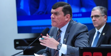 O general Paulo Sérgio, ministro da Defesa: chamado para falar de viagra e prótese peniana, ele precisou se explicar também sobre a lentidão das Forças Armadas nas buscas. 