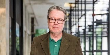 Martins Filho refutou a ideia de que havia apenas dois grupos que explicavam o regime militar — o moderado, dos castelistas, e o linha-dura. Na sua tese, adotada até hoje por outros estudiosos, mostrou como as divisões internas nas casernas eram numerosas e complexas. Martins Filho refutou a ideia de que havia apenas dois grupos que explicavam o regime militar — o moderado, dos castelistas, e o linha-dura. Na sua tese, adotada até hoje por outros estudiosos, mostrou como as divisões internas nas casernas eram numerosas e complexas.