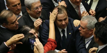 Famílias tradicionais dominam a política brasileira. E isso não tem hora pra acabar. Famílias tradicionais dominam a política brasileira. E isso não tem hora pra acabar.