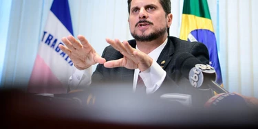 Presepada de Do Val é mais um roteiro dos Trapalhões no Brasil golpista de Bolsonaro