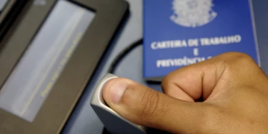 O governo quer privatizar bancos de dados com informações de milhões de brasileiros. O governo quer privatizar bancos de dados com informações de milhões de brasileiros.