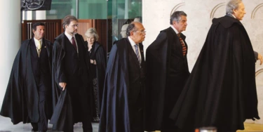 Como monarcas alheios ao país, magistrados aumentam os seus já nababescos salários Como monarcas alheios ao país, magistrados aumentam os seus já nababescos salários