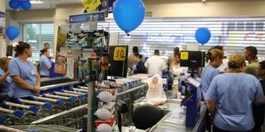 Meses após greve, funcionários do Mundial voltam a cruzar os braços e são demitidos 24h depois Meses após greve, funcionários do Mundial voltam a cruzar os braços e são demitidos 24h depois