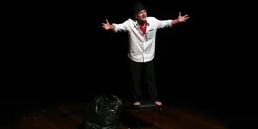 Fuga pela arte: o condenado a 108 anos de prisão que virou ator de teatro Fuga pela arte: o condenado a 108 anos de prisão que virou ator de teatro