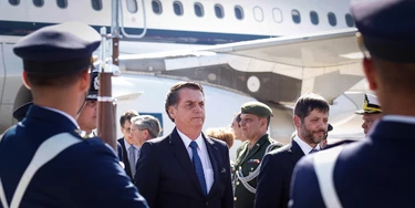 Paranoia de Bolsonaro com drones colocou em risco passageiros de 173 aviões no aeroporto de Brasília Paranoia de Bolsonaro com drones colocou em risco passageiros de 173 aviões no aeroporto de Brasília