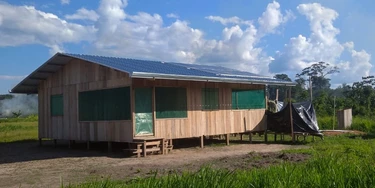 Foto da casa que o norte-americano Paul Goddard construiu dentro do território Madija, onde tentava converter indígenas em evangélicos.