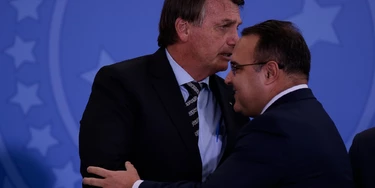 Ministro do TCU que vai julgar nova inelegibilidade de Bolsonaro já se reuniu com golpista para debater urnas eletrônicas Ministro do TCU que vai julgar nova inelegibilidade de Bolsonaro já se reuniu com golpista para debater urnas eletrônicas