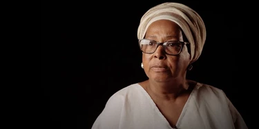 Mãe Bernadete, de óculos e turbante do candomblé. Ialorixá e líder do quilombo Pitanga dos Palmares foi assassinada no dia 17 de agosto, na Bahia. Mãe Bernadete, de óculos e turbante do candomblé. Ialorixá e líder do quilombo Pitanga dos Palmares foi assassinada no dia 17 de agosto, na Bahia.