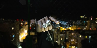 O perfil das armas usadas pelo tráfico no Rio mudou: elas estão mais modernas e com maior potencial ofensivo. O perfil das armas usadas pelo tráfico no Rio mudou: elas estão mais modernas e com maior potencial ofensivo.