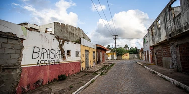 Braskem causou afundamento de terras em Pinheiro e quatro outros bairros de Maceió.