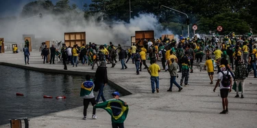 ***ARQUIVO***BRASÍLIA, DF, 08.01.2023 - Apoiadores do ex-presidente Jair Bolsonaro (PL) realizam ato golpista e invadem a praça dos Três Poderes, em Brasília, para depredar os prédios no local. (Foto: Gabriela Biló/Folhapress) ***ARQUIVO***BRASÍLIA, DF, 08.01.2023 - Apoiadores do ex-presidente Jair Bolsonaro (PL) realizam ato golpista e invadem a praça dos Três Poderes, em Brasília, para depredar os prédios no local. (Foto: Gabriela Biló/Folhapress)