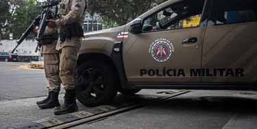Policiais militares são investigados por torturar indígenas e favorecer fazendeiros na Bahia. Policiais militares são investigados por torturar indígenas e favorecer fazendeiros na Bahia.