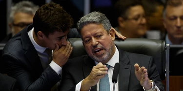 BRASÍLIA, DF, 25.04.2023: VOTAÇÃO-FAKE-NEWS-DF - Sessão plenária na Câmara dos Deputados durante votação do pedido de urgência para o Projeto de Lei de Combate às Fake News. O presidente da Casa, Arthur Lira (PP-AL), conduz os trabalhos, com relatoria do deputado Orlando Silva (PCdoB-SP). (Foto: Pedro Ladeira/Folhapress) BRASÍLIA, DF, 25.04.2023: VOTAÇÃO-FAKE-NEWS-DF - Sessão plenária na Câmara dos Deputados durante votação do pedido de urgência para o Projeto de Lei de Combate às Fake News. O presidente da Casa, Arthur Lira (PP-AL), conduz os trabalhos, com relatoria do deputado Orlando Silva (PCdoB-SP). (Foto: Pedro Ladeira/Folhapress)