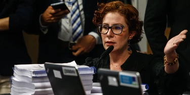 Carla Zambelli em audiência da CPI do 8 de Janeiro. (Foto: Gabriela Biló /Folhapress) Carla Zambelli em audiência da CPI do 8 de Janeiro. (Foto: Gabriela Biló /Folhapress)