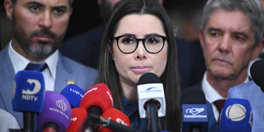 Caroline De Toni preside a CCJ e avança projeto inconstitucional de anistia aos golpistas do 8 de Janeiro. Caroline De Toni preside a CCJ e avança projeto inconstitucional de anistia aos golpistas do 8 de Janeiro.