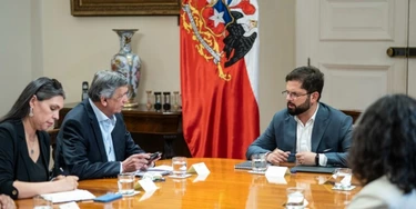 Lautaro Carmona, presidente do Partido Comunista Chileno, e Gabriel Boric, presidente do Chile. Foto: Divulgação/Site do Partido Comunista Chileno Lautaro Carmona, presidente do Partido Comunista Chileno, e Gabriel Boric, presidente do Chile. Foto: Divulgação/Site do Partido Comunista Chileno