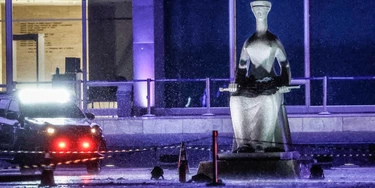 Fachada do STF após ataque terrorista de "Tio França". Fachada do STF após ataque terrorista de "Tio França".