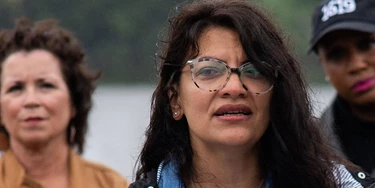 A deputada Rashida Tlaib se elegeu com uma plataforma progressista na mesma comunidade que votou em Trump. A deputada Rashida Tlaib se elegeu com uma plataforma progressista na mesma comunidade que votou em Trump.