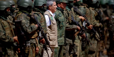 FORMOSA, GO, 16.08.2021: Militares da Marinha realizam treinamento de situações de combate, no campo de treinamento das Forças Armadas na cidade de Formosa, Goiás, cidade vizinha à Brasília. O presidente Jair Bolsonaro, acompanhado do ministro da Defesa General Walter Braga Netto (FOTO), acompanhou o treinamento no local. (Foto: Pedro Ladeira/Folhapress) FORMOSA, GO, 16.08.2021: Militares da Marinha realizam treinamento de situações de combate, no campo de treinamento das Forças Armadas na cidade de Formosa, Goiás, cidade vizinha à Brasília. O presidente Jair Bolsonaro, acompanhado do ministro da Defesa General Walter Braga Netto (FOTO), acompanhou o treinamento no local. (Foto: Pedro Ladeira/Folhapress)