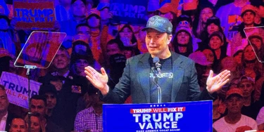 Elon Musk em campanha para Trump. Recentemente, brigou com neonazistas Elon Musk em campanha para Trump. Recentemente, brigou com neonazistas