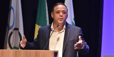 Rio de janeiro (rj), 03/12/2024 - pan-americano 2031/comitê olímpico do brasil/rio de janeiro/candidatura e rodrigo neves, prefeito eleito de niterói, durante entrega da carta que oficializa a candidatura conjunta das cidades como sede dos jogos pan-americanos 2031. O evento aconteceu nesta terça-feira 03 de novembro de 2024, no ct do cob, na barra da tijuca. (Foto: Saulo Angelo/Thenews2/Folhapress) Rio de janeiro (rj), 03/12/2024 - pan-americano 2031/comitê olímpico do brasil/rio de janeiro/candidatura e rodrigo neves, prefeito eleito de niterói, durante entrega da carta que oficializa a candidatura conjunta das cidades como sede dos jogos pan-americanos 2031. O evento aconteceu nesta terça-feira 03 de novembro de 2024, no ct do cob, na barra da tijuca. (Foto: Saulo Angelo/Thenews2/Folhapress)