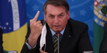 Jair Bolsonaro, há exatos cinco anos, fala durante coletiva de imprensa sobre as medidas de seu governo na pandemia (Foto: Pedro Ladeira/Folhapress) Jair Bolsonaro, há exatos cinco anos, fala durante coletiva de imprensa sobre as medidas de seu governo na pandemia (Foto: Pedro Ladeira/Folhapress)