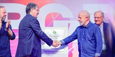 Ministro de Lula ressuscita projeto bolsonarista que enfraquece Petrobras e favorece bilionário Ministro de Lula ressuscita projeto bolsonarista que enfraquece Petrobras e favorece bilionário