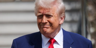 FILE PHOTO: U.S. President Donald Trump reacts before boarding Marine One, while departing the White House en route to Florida, in Washington, D.C., U.S., April 3, 2025. REUTERS/Carlos Barria/File Photo ORG XMIT: FW1 FILE PHOTO: U.S. President Donald Trump reacts before boarding Marine One, while departing the White House en route to Florida, in Washington, D.C., U.S., April 3, 2025. REUTERS/Carlos Barria/File Photo ORG XMIT: FW1