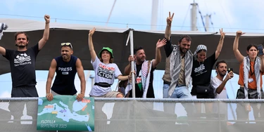Israel ataca jornalistas. Nós queremos protegê-los. Israel ataca jornalistas. Nós queremos protegê-los.