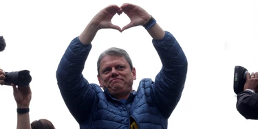 Trate seu amor como a Folha de S.Paulo trata Tarcísio de Freitas Trate seu amor como a Folha de S.Paulo trata Tarcísio de Freitas