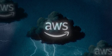 O apagão da nuvem global: como a pane da AWS expôs o colonialismo digital da Amazon  O apagão da nuvem global: como a pane da AWS expôs o colonialismo digital da Amazon