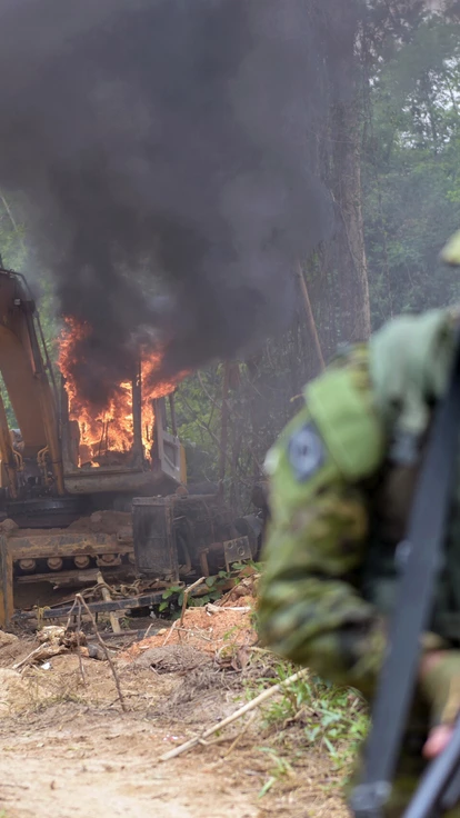 Autorizada por lei e atacada por Bolsonaro, a destruição de equipamentos é eficaz para conter o avanço de garimpo e desmatamento em áreas protegidas.