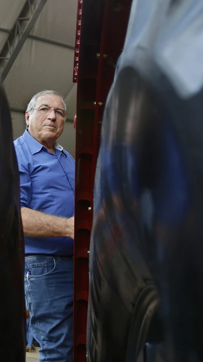 PC Quartiero já entrou em guerra contra indígenas, planta arroz em área disputada, deve milhões em multas ambientais, foi prefeito, deputado e vice-governador e antecipou o Brasil de 2020. ‘Acho que ele copiou as minhas ideias’. PC Quartiero já entrou em guerra contra indígenas, planta arroz em área disputada, deve milhões em multas ambientais, foi prefeito, deputado e vice-governador e antecipou o Brasil de 2020. ‘Acho que ele copiou as minhas ideias’.