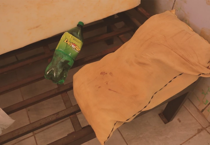 Clínica antidrogas tinha solitária, trabalho forçado e ameaças. Tudo pago pelo governo. Clínica antidrogas tinha solitária, trabalho forçado e ameaças. Tudo pago pelo governo.