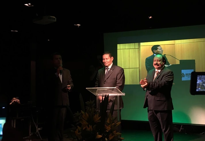 ‘O Mourão vai ser presidente da República’. Um drink com o mentor do vice de Bolsonaro ‘O Mourão vai ser presidente da República’. Um drink com o mentor do vice de Bolsonaro