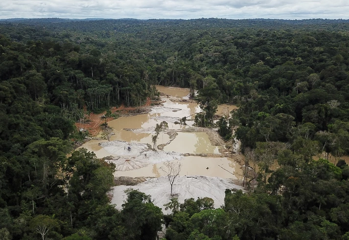 Amazônia tem 362 pistas de pouso clandestinas perto de áreas devastadas pelo garimpo