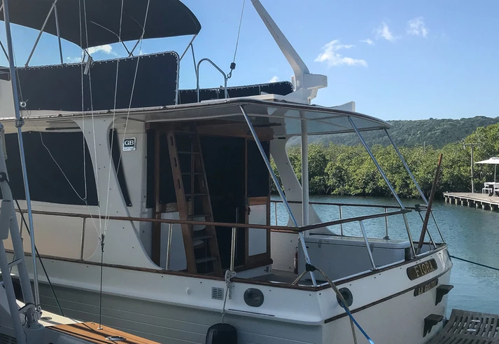 O lucrativo negócio de sucatear um país: na Venezuela da fome, a elite joga golfe